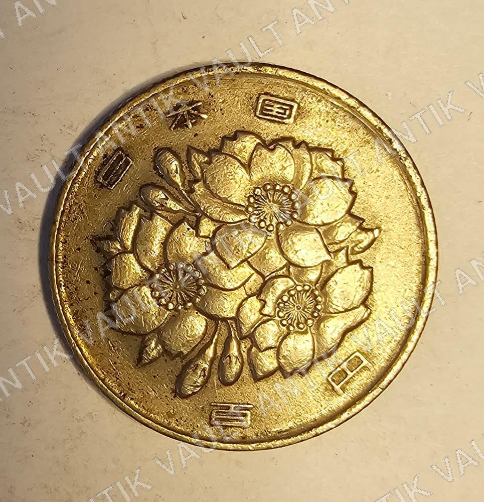 Japan 100 Yen Coin — Obverse
